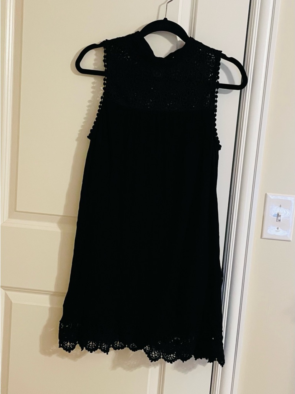 Hint Of Mint Black Sleeveless Black Lace Trim Dress